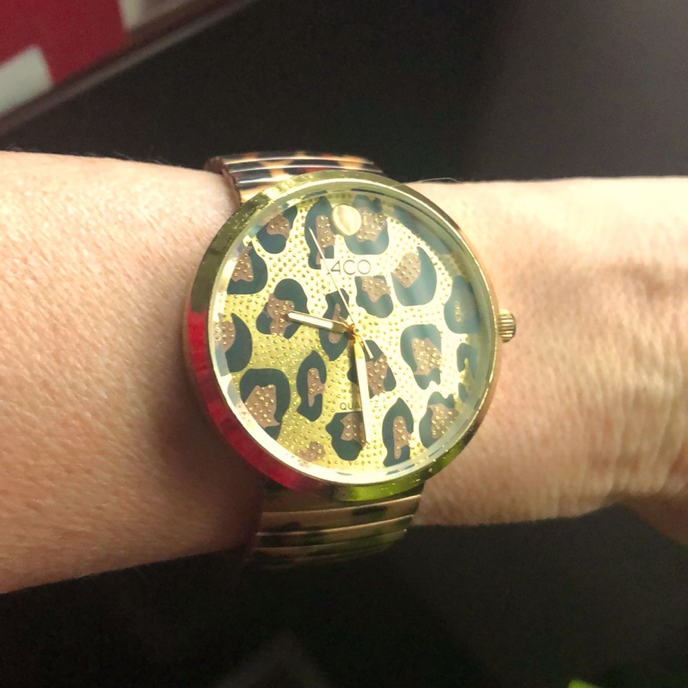 Ladies Vintage fashion watch stretch band fits any size wrists